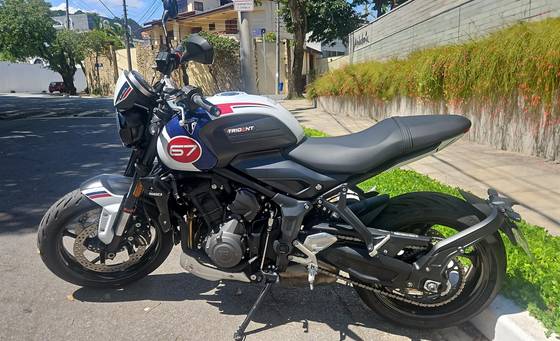 TRIUMPH TRIDENT 660 TRIPLE TRIBUTE EDITION 